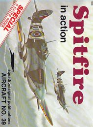 Spitfire in action (Bog)
